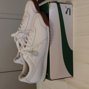 Puma men's Roma Classic Gum shoe in size 11 1/2 white